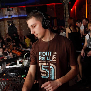 宝贝把腿分大我要添你下面漫画
